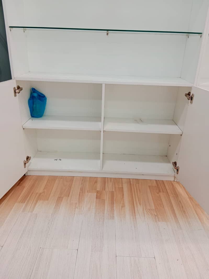 Premium Quality White Display Shelves & Cabinets for Shop - Shelves ...