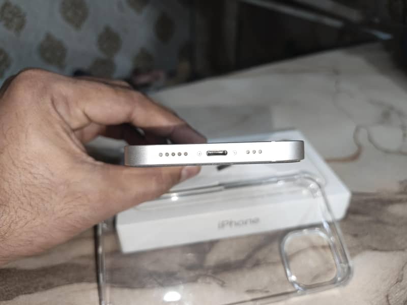 Apple iPhone 13 7