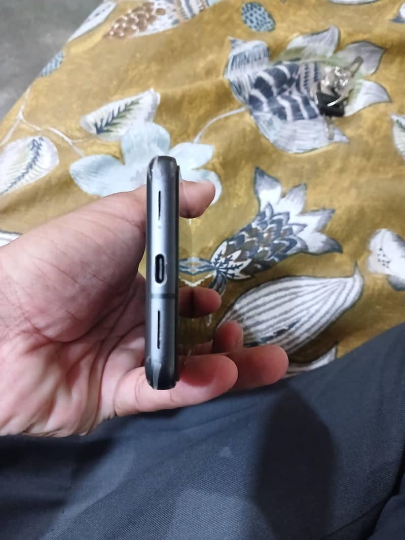 Google Pixel 8 4