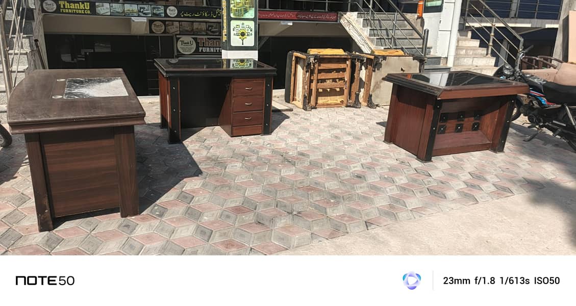 Office Table / Computer Table – Rs. 7,500 5