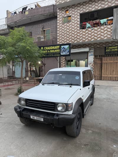 Mitsubishi Pajero 1990
