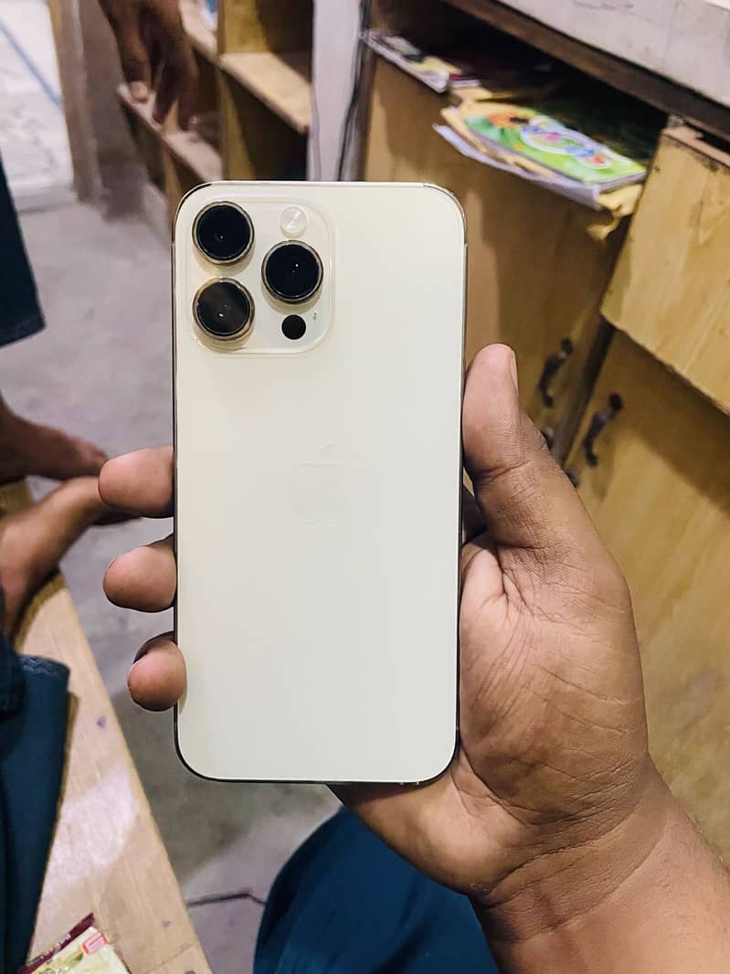 Apple iPhone 14 Pro Max 0