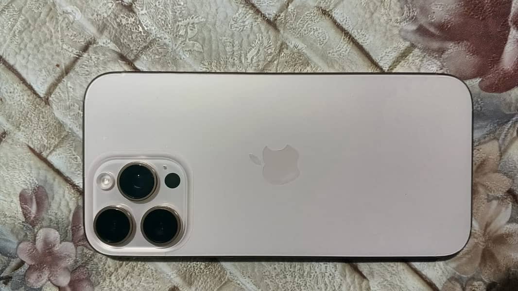Apple iPhone 16 Pro Max 0