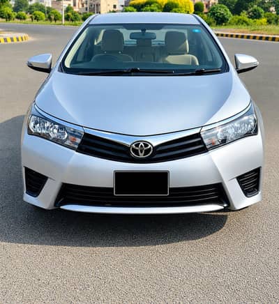 Toyota Corolla GLI 2015 automatic (body totally orginal 100%)
