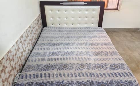 Queen Size Bed with Mattress for Sale (like new)