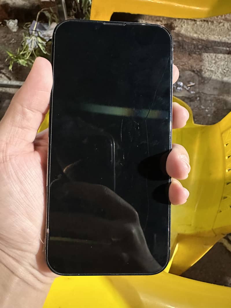 Apple iPhone 13 4