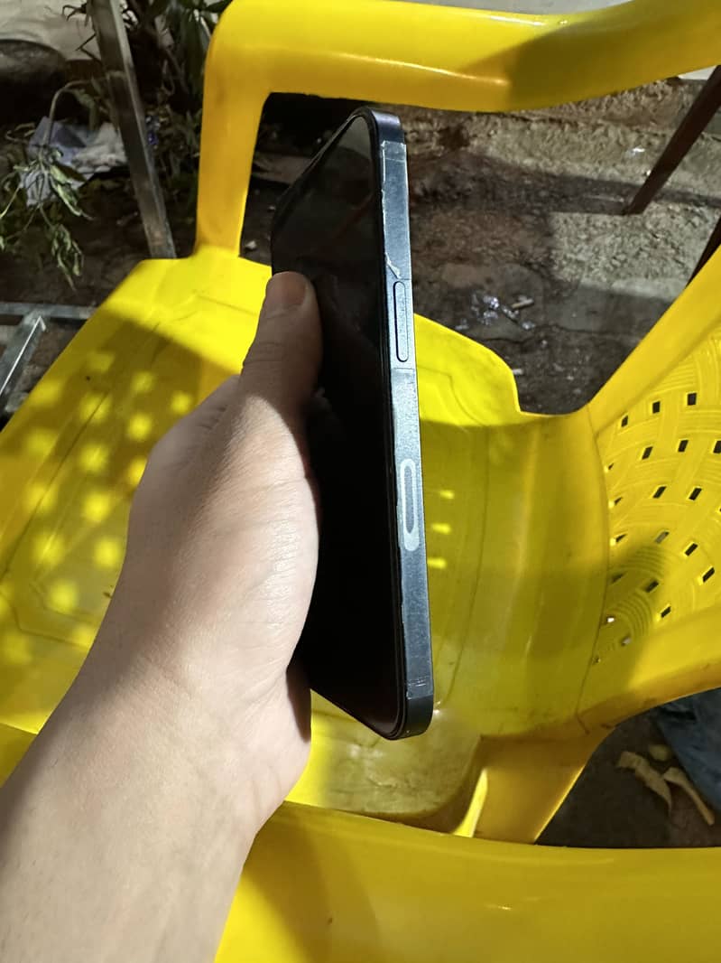 Apple iPhone 13 5