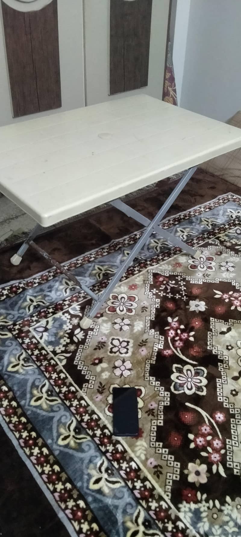 Plastic folding table 1
