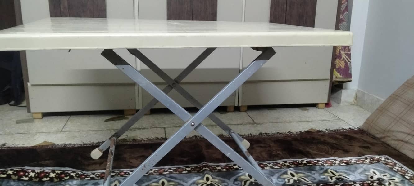 Plastic folding table 2