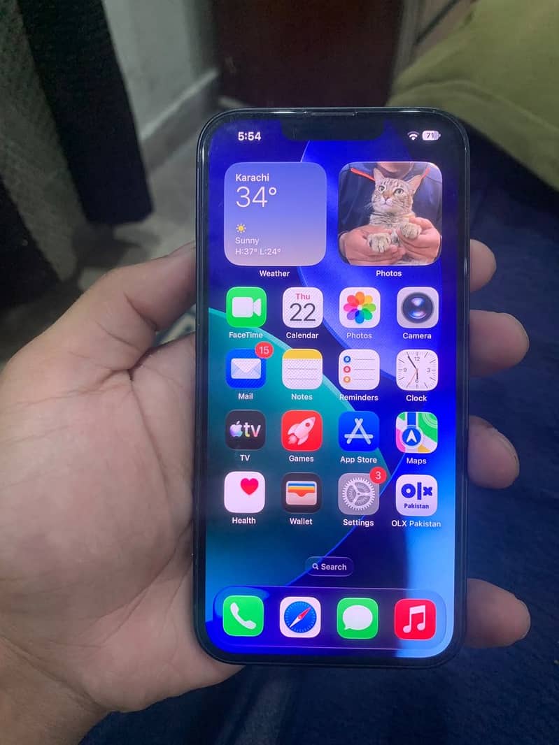 Apple iPhone 16e 1
