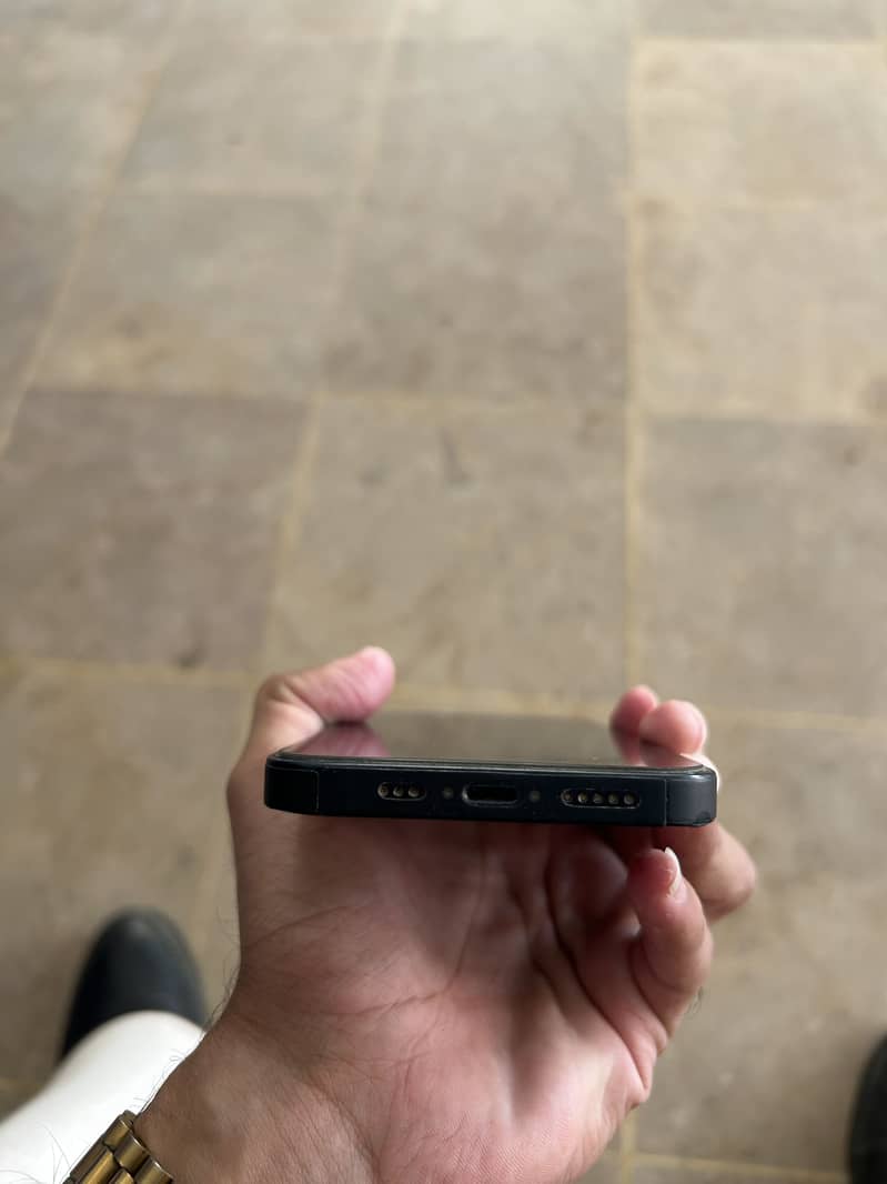 Apple iPhone 14 4