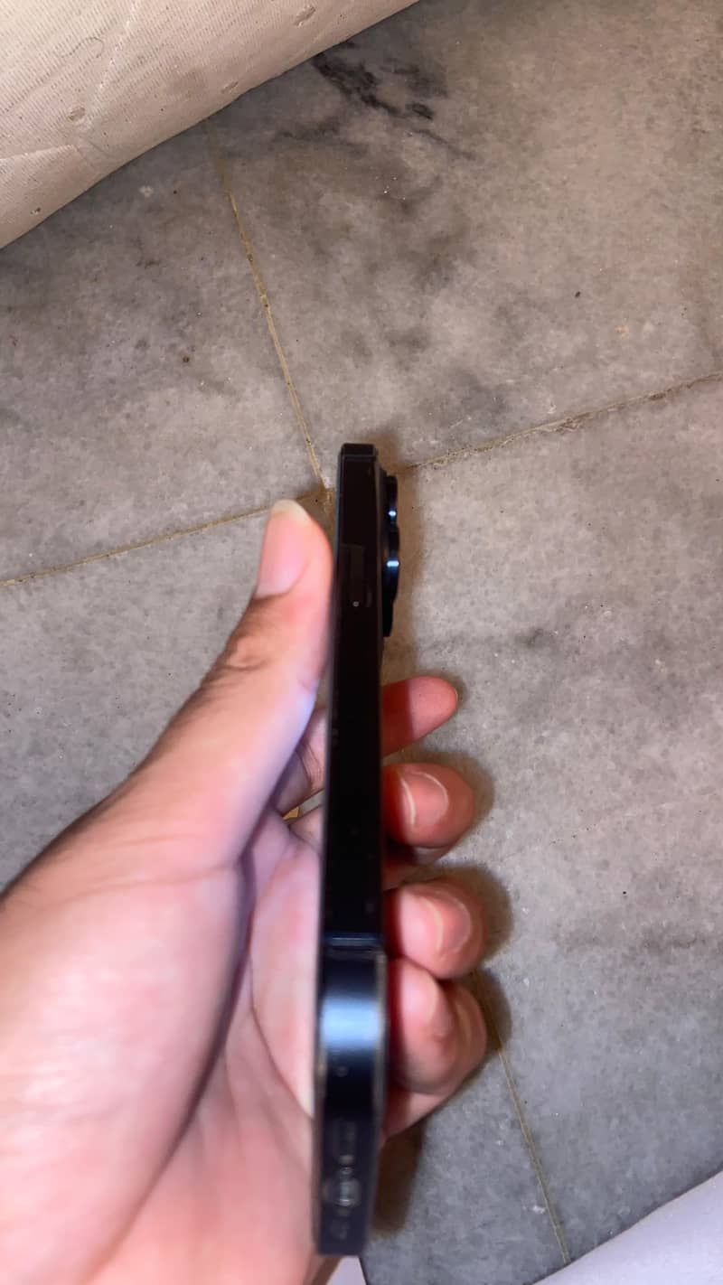 Apple iPhone 15 Pro 2