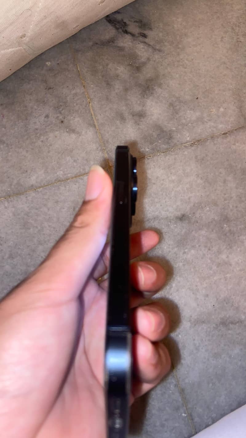 Apple iPhone 15 Pro 3