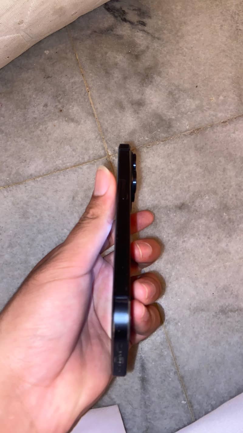 Apple iPhone 15 Pro 4