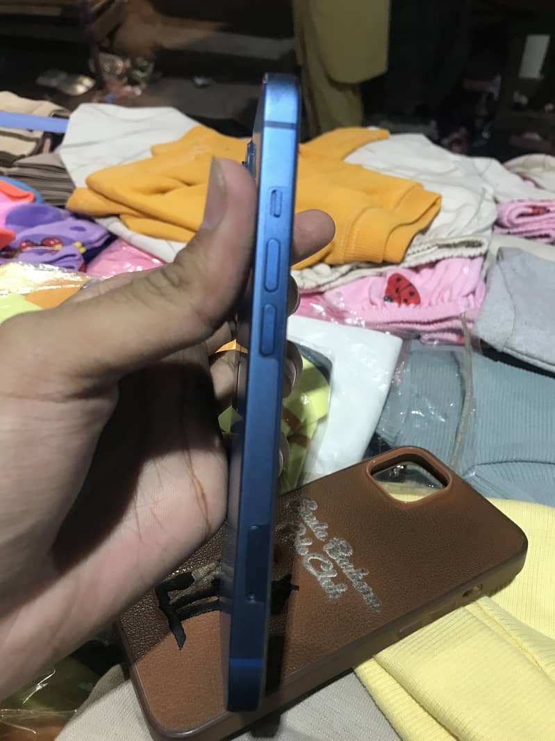 Apple iPhone 13 1