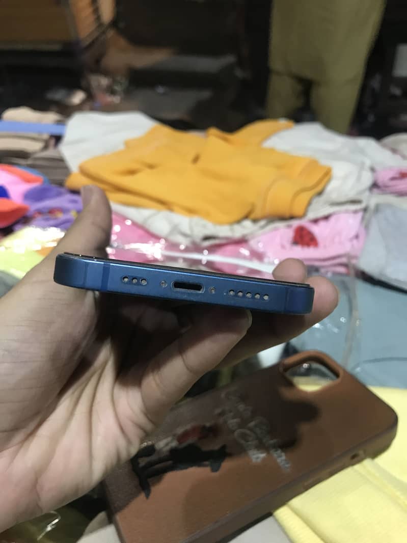 Apple iPhone 13 4