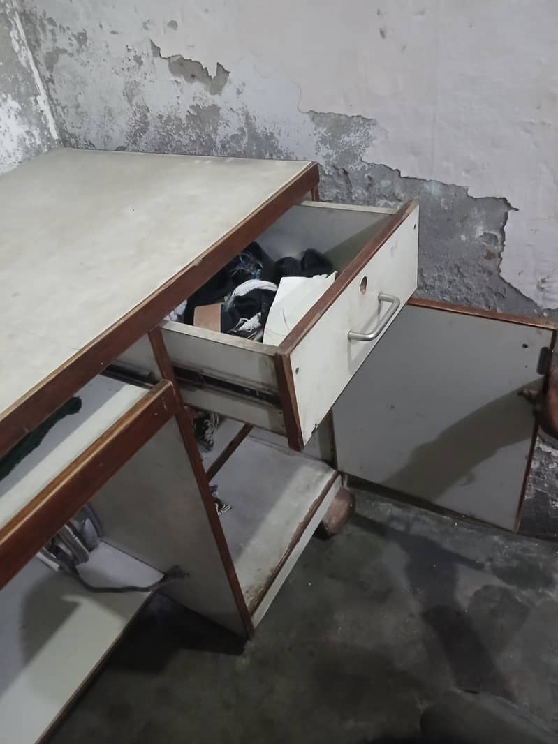 Computer Table 3