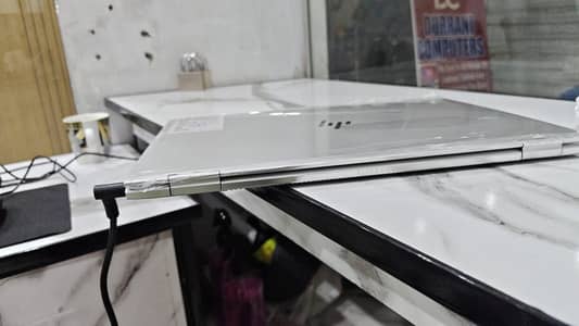 hp 1030 G2 New logo i5 7th /8gb Ram 256 GB SSD  /360