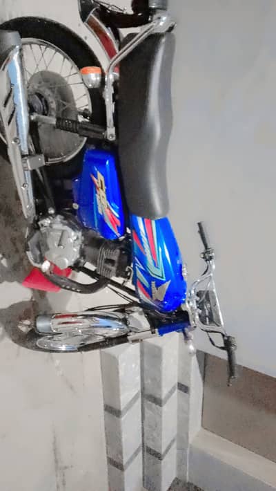 Honda 125 blue color 26 model
