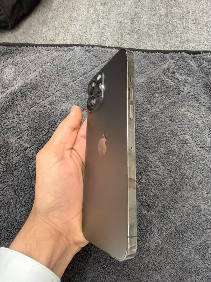 Apple iPhone 14 Pro Max 1
