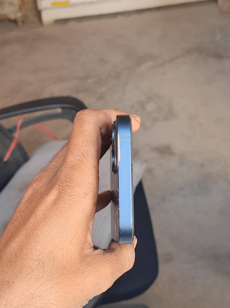 Apple iPhone 13 1