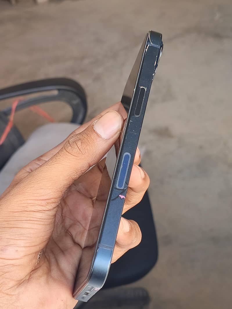 Apple iPhone 13 4