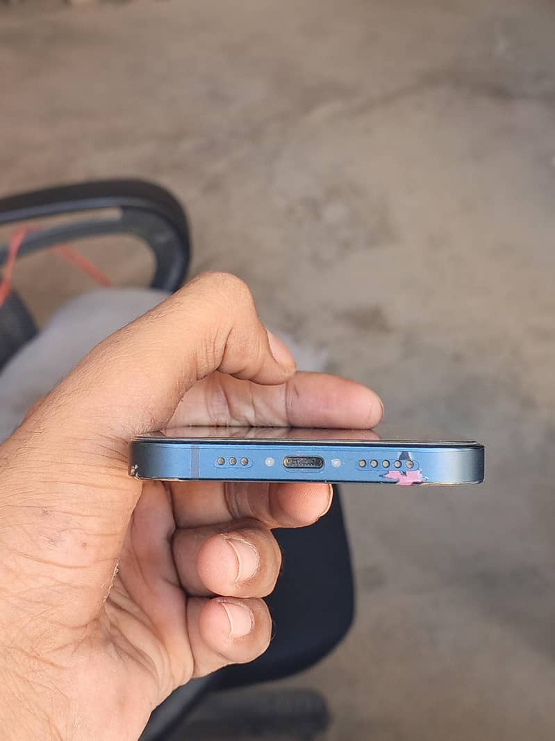 Apple iPhone 13 5