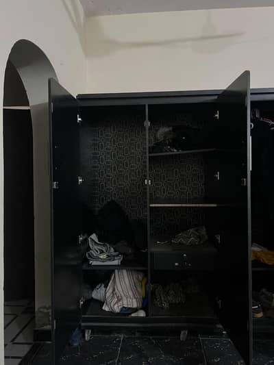 3Door wardrobe is 9/10 condition
