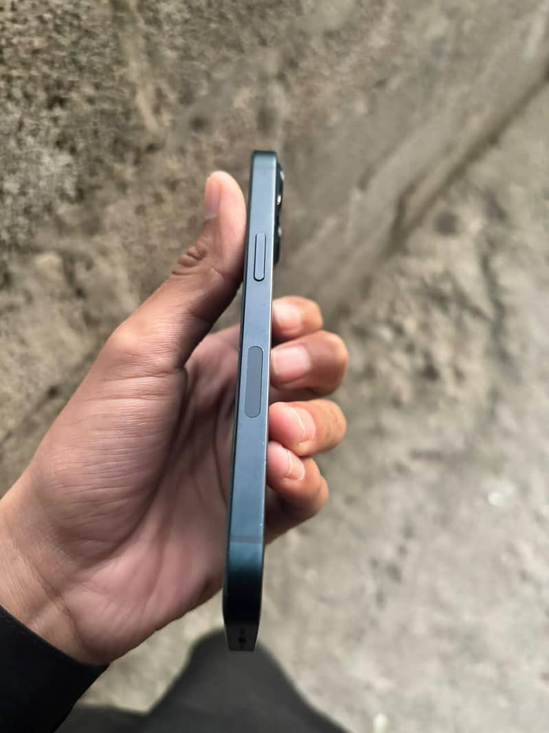 Apple iPhone 13 2