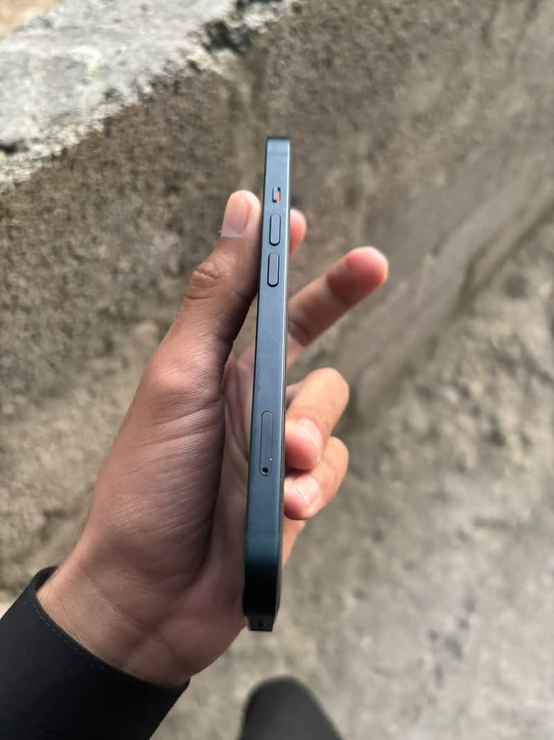 Apple iPhone 13 3