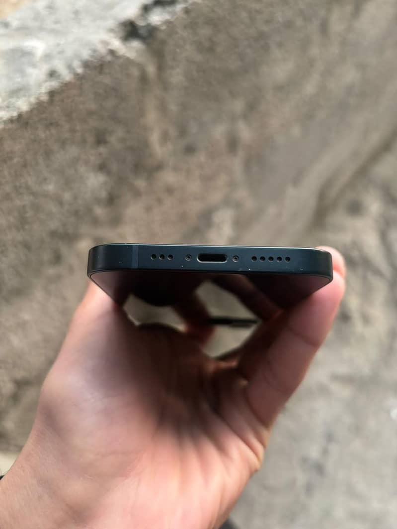 Apple iPhone 13 4