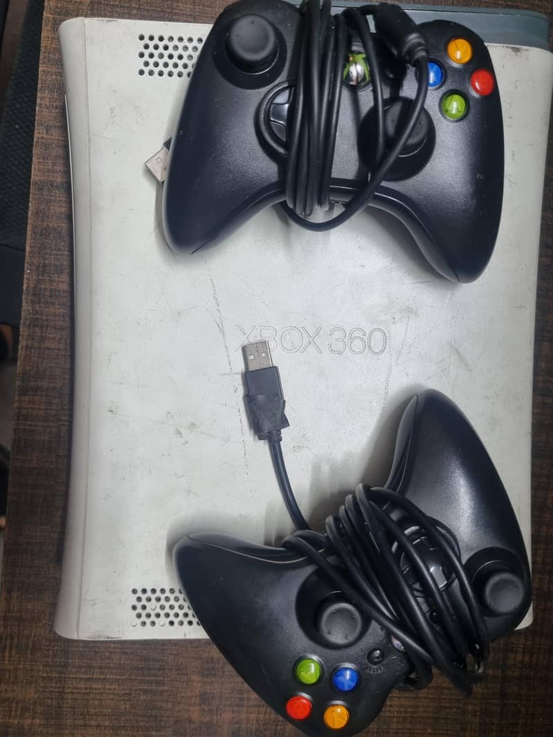 Xbox 360 2 controllers 2