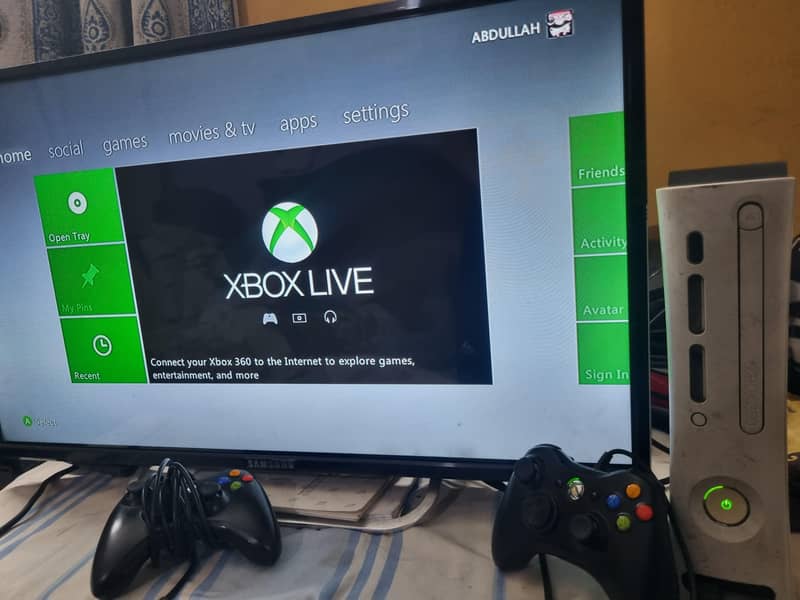 Xbox 360 2 controllers 4