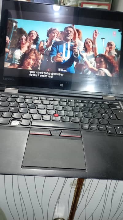lenovo yoga 260 core i5 6th gen touch screen 10/8 condition