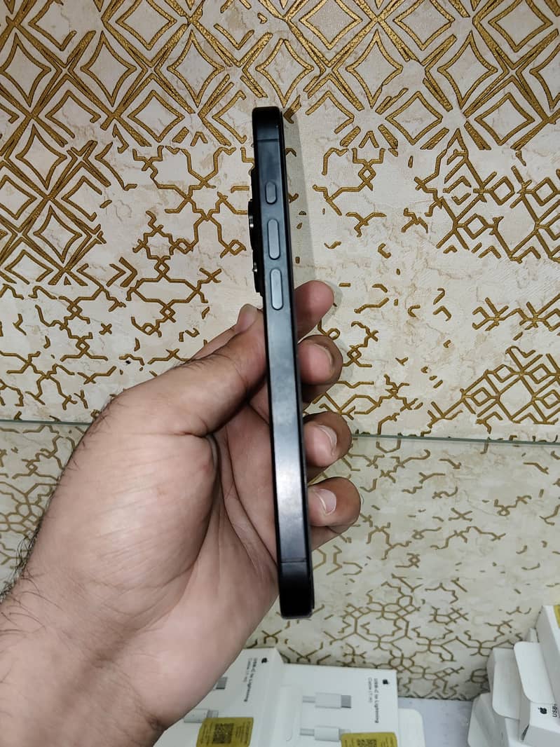 Apple iPhone 15 Pro 1