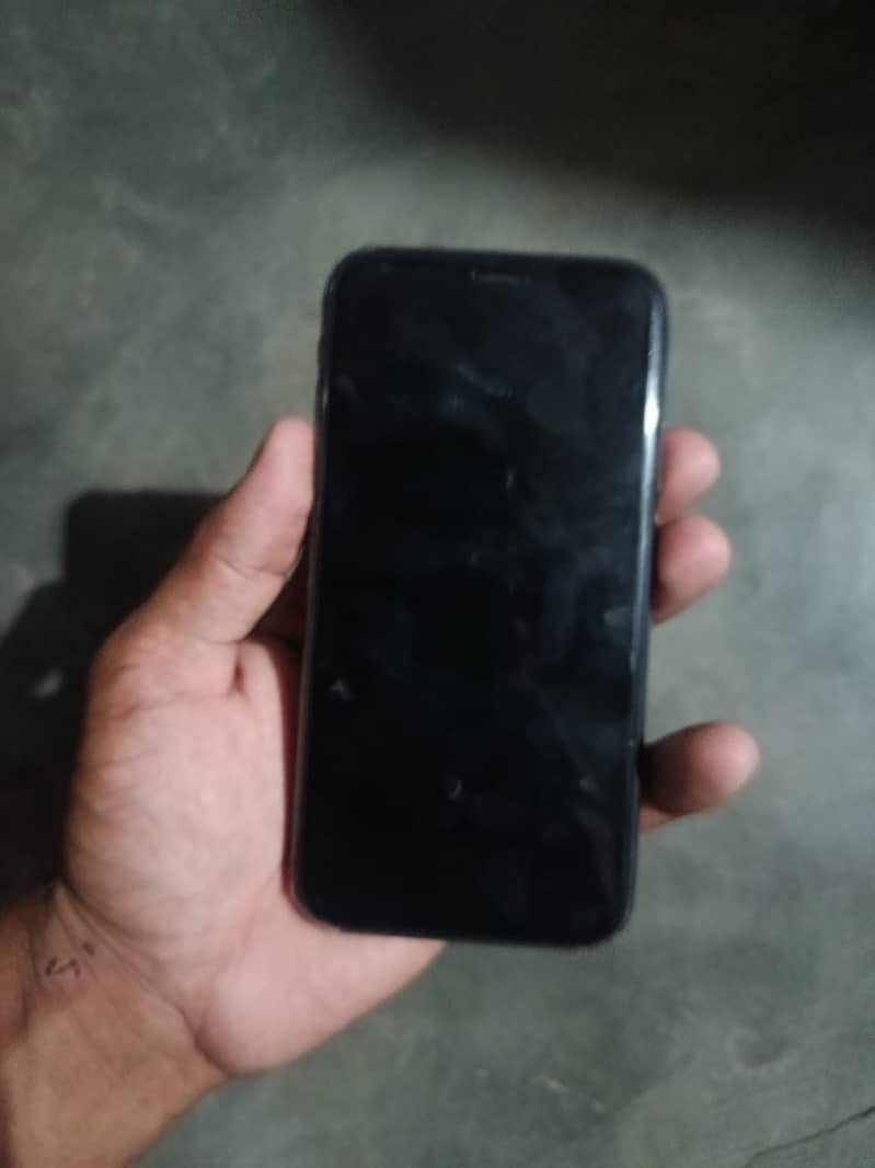 Apple iPhone 11 4