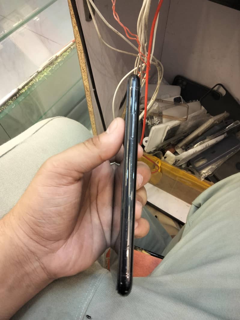 Apple iPhone XR 1