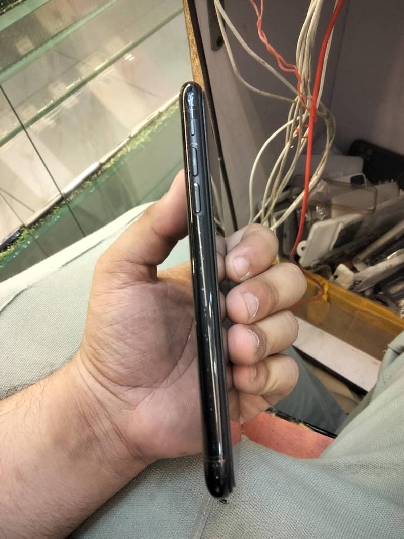 Apple iPhone XR 4
