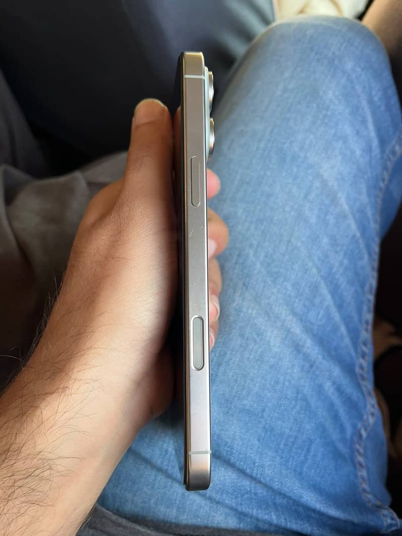Apple iPhone 16 Pro Max 3
