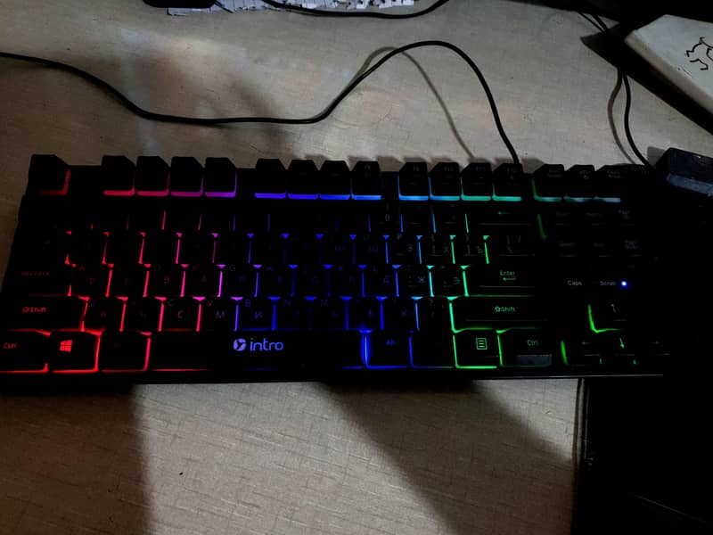 Core i3, 8GB RAM, AMD GPU 8
