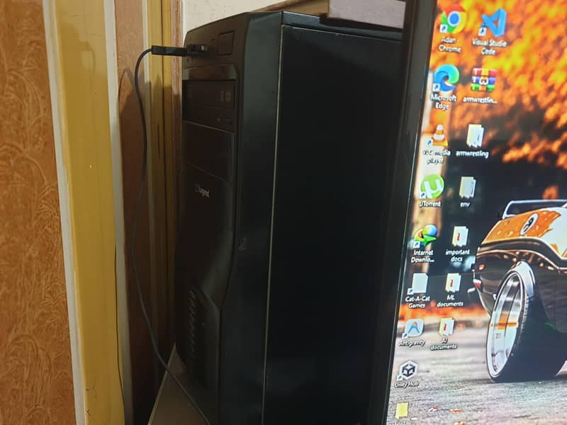 Core i3, 8GB RAM, AMD GPU 9