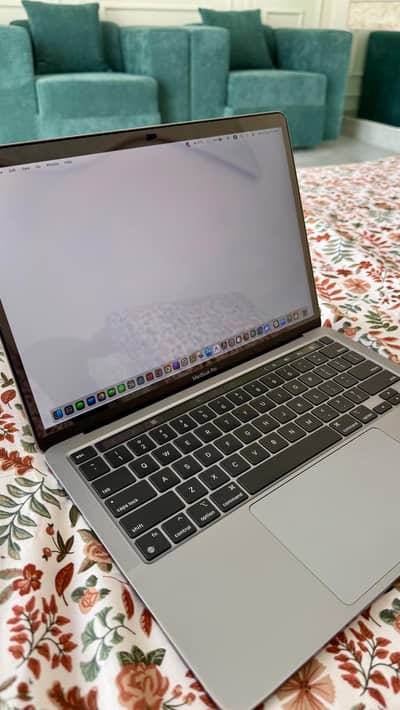 Apple MacBook Pro 13" M1 (Late 2020 Model 8GB / 256GB Touch Bar
