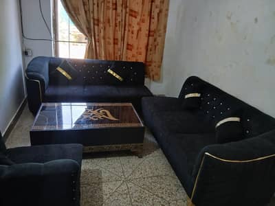 7 seater sofa sit with table  for sale good condition