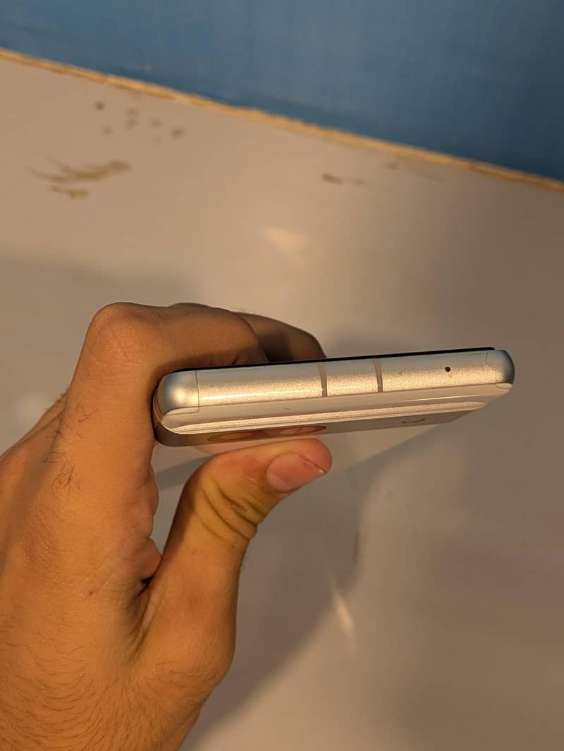 Google Pixel 7a 4
