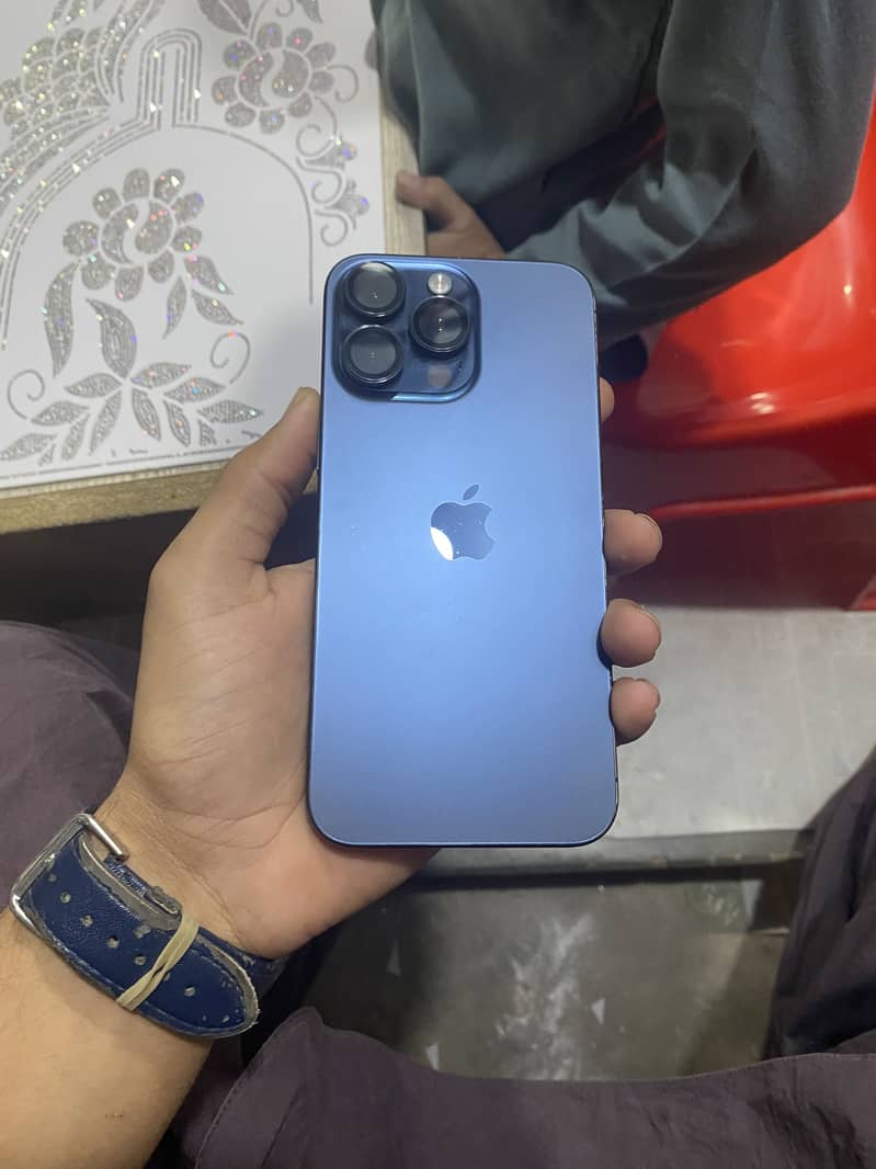Apple iPhone 15 Pro Max 3