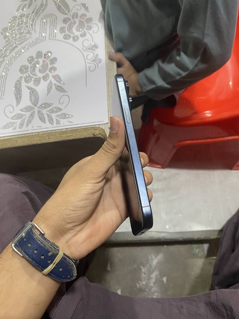 Apple iPhone 15 Pro Max 6