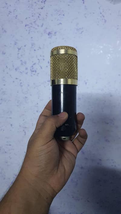 Selling bm800 with boom arm and phantom power supply