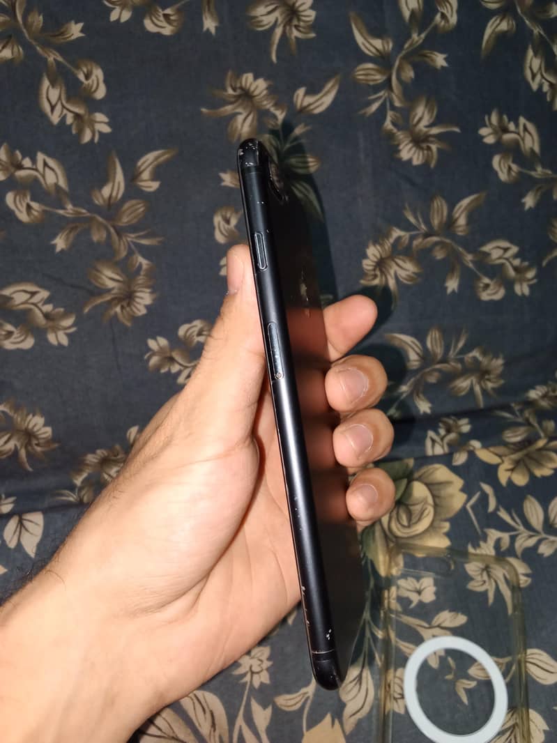 Apple iPhone 7 Plus 1
