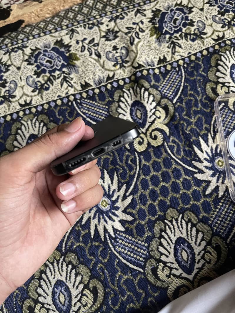 Apple iPhone 15 jv 1