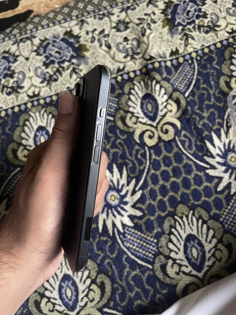 Apple iPhone 15 jv 3